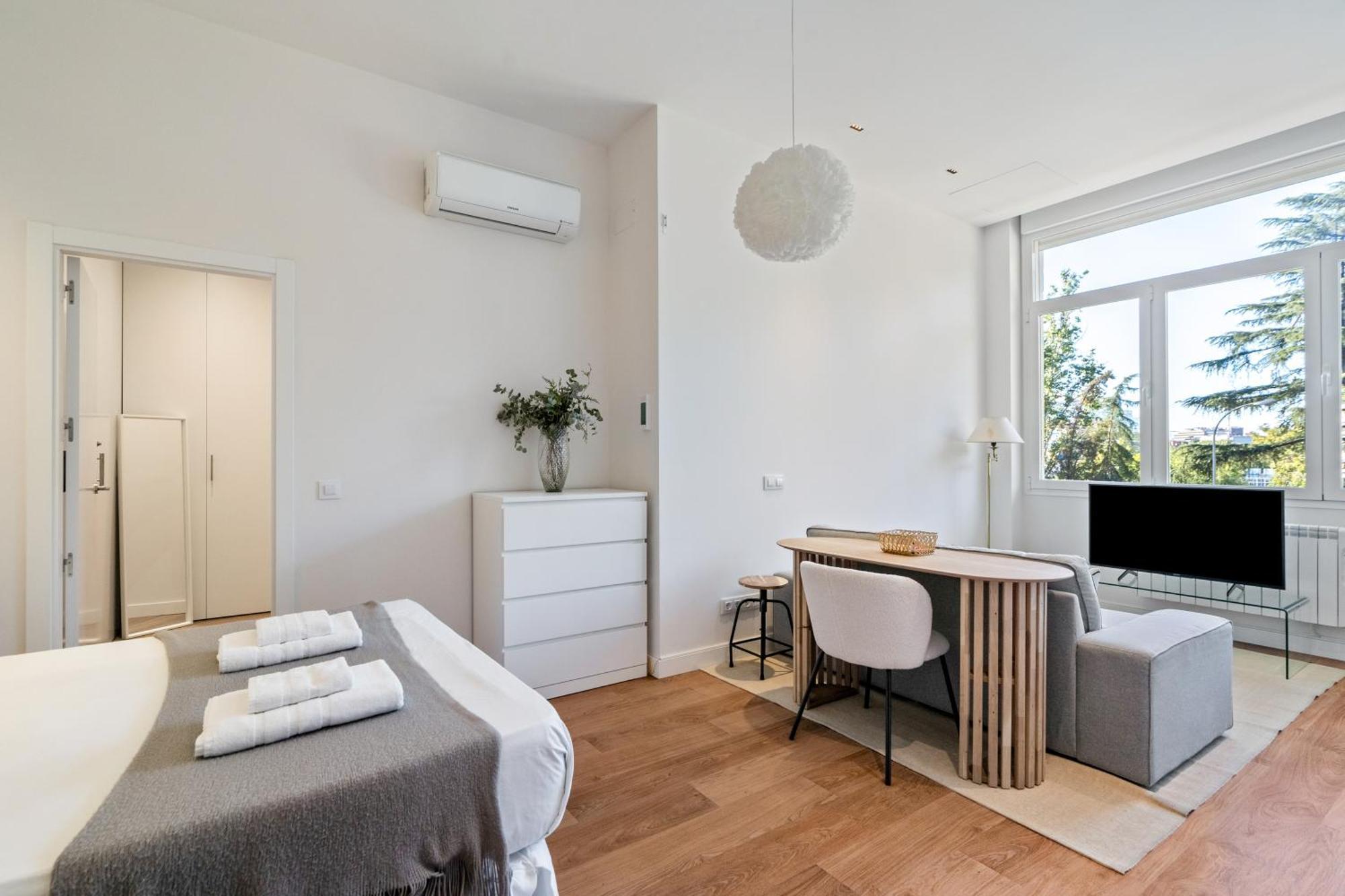 Encantador Estudio Chamartin Madrid Bagian luar foto