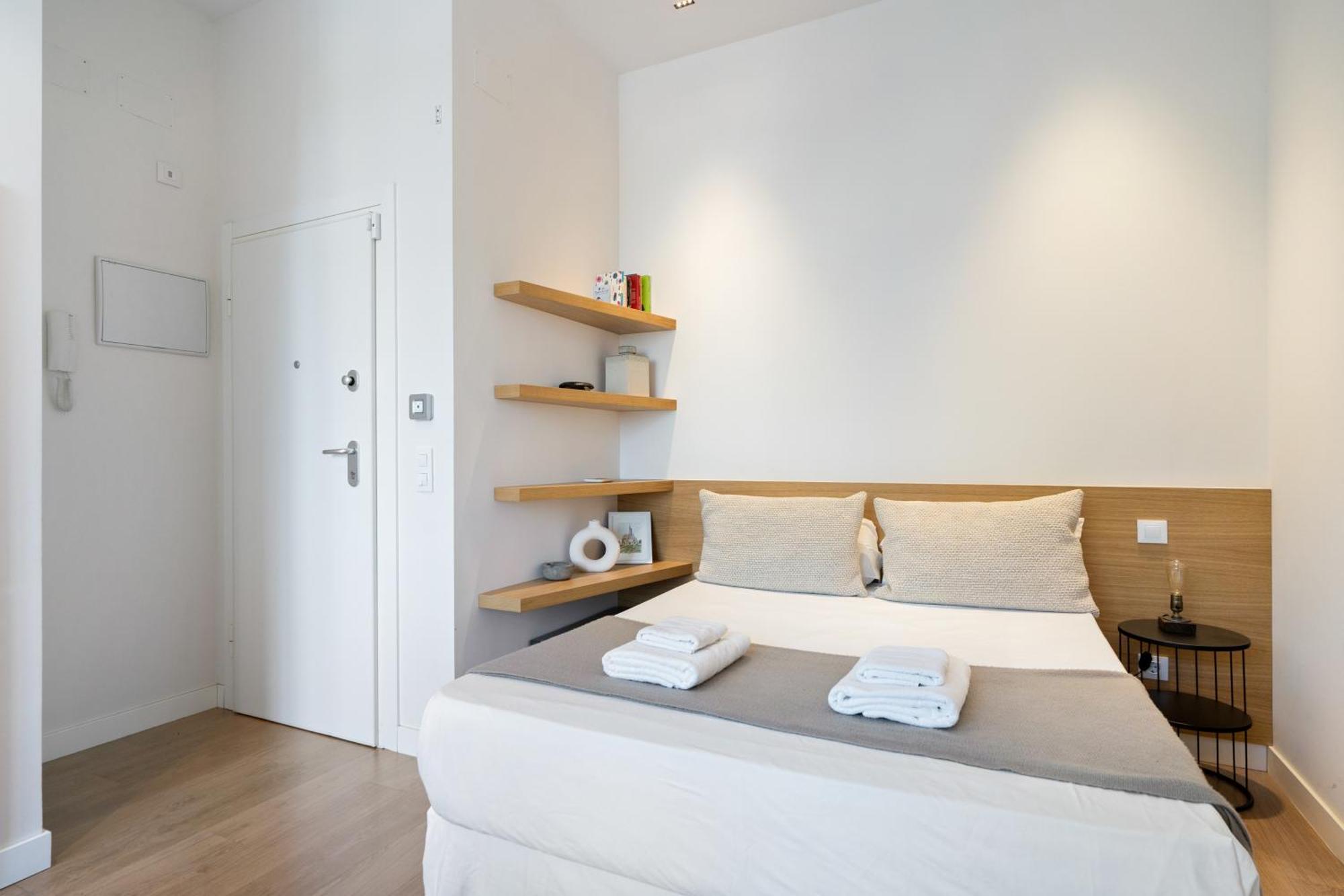 Encantador Estudio Chamartin Madrid Bagian luar foto